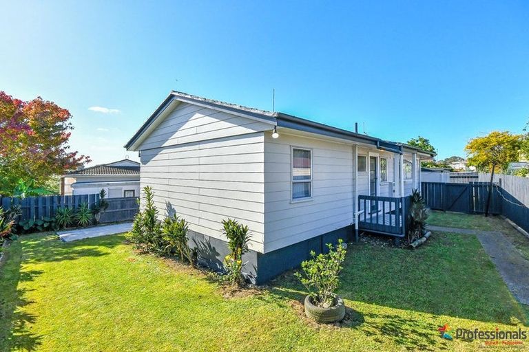 Photo of property in 1/11 Bundena Place, Clendon Park, Auckland, 2103