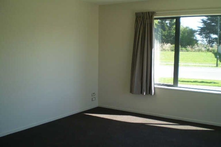 Photo of property in 8 Mokihi Gardens, Hillmorton, Christchurch, 8024