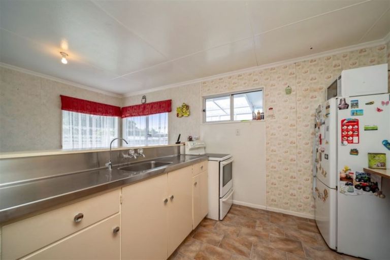 Photo of property in 2 Campbell Street, Hawera, 4610