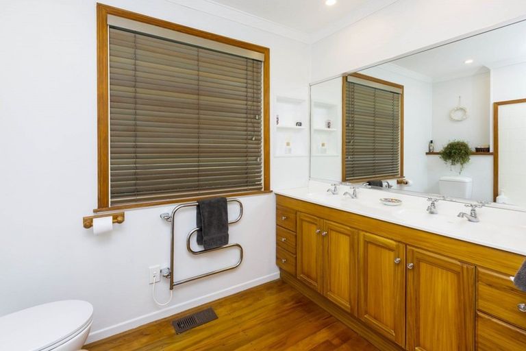 Photo of property in 54 Chatsworth Road, Silverstream, Upper Hutt, 5019