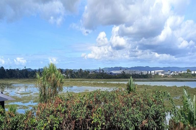 Photo of property in 2/40 Saxon Street, Waterview, Auckland, 1026