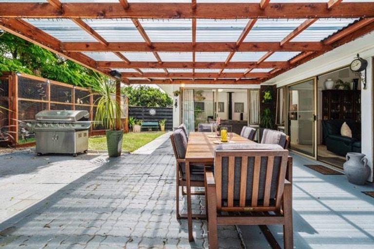 Photo of property in 24 Hedge Row, Sunnyhills, Auckland, 2010