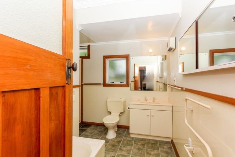 Photo of property in 28 Mclean Street, Strandon, New Plymouth, 4312