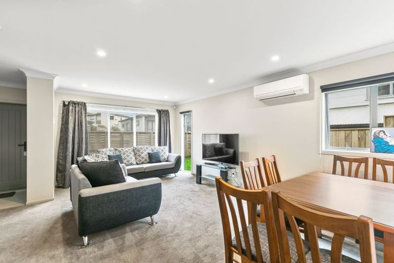 Photo of property in 10 Brindle Way, Newlands, Wellington, 6037
