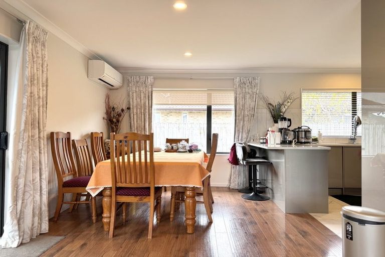 Photo of property in 6 Old Park Place, Takanini, 2112