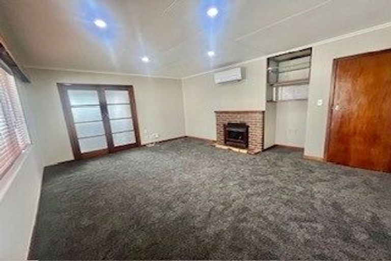 Photo of property in 57 Beaubank Road, Kelston, Auckland, 0602