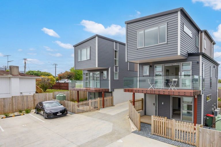 Photo of property in 298a Sunset Road, Windsor Park, Auckland, 0632