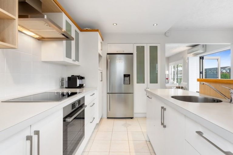 Photo of property in 1/32 Kitchener Road, Milford, Auckland, 0620