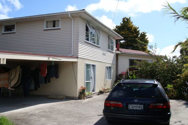 Photo of property in 30 Longburn Road, Henderson, Auckland, 0610
