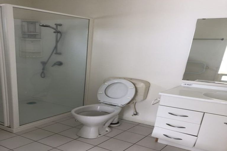 Photo of property in Krisley Court, 1/6 Ambrico Place, New Lynn, Auckland, 0600