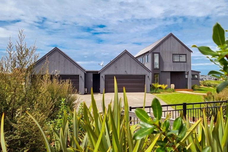 Photo of property in 9 Ridgelea Road, Long Bay, Albany, 0792