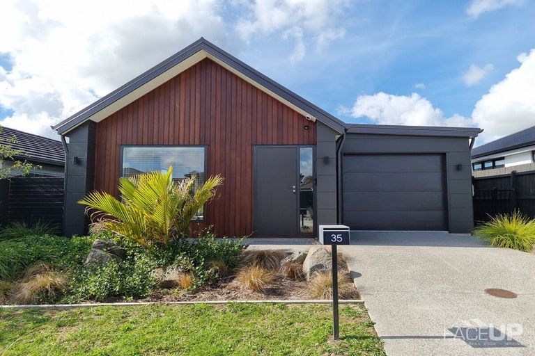 Photo of property in 35 Lumbarda Drive, Kumeu, 0810