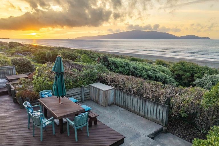 Photo of property in 93 Field Way, Waikanae Beach, Waikanae, 5036