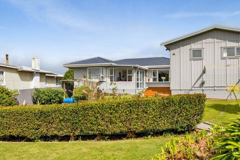 Photo of property in 14 Ropata Street, Hawera, 4610