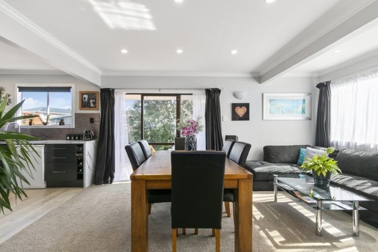 Photo of property in 15 Clematis Grove, Maungaraki, Lower Hutt, 5010