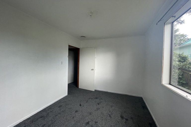 Photo of property in 10 Magdalen Place, West Harbour, Auckland, 0618