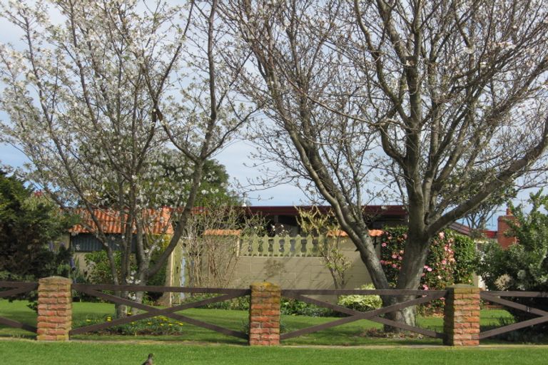 Photo of property in 44 Selwyn Crescent, College Estate, Whanganui, 4500