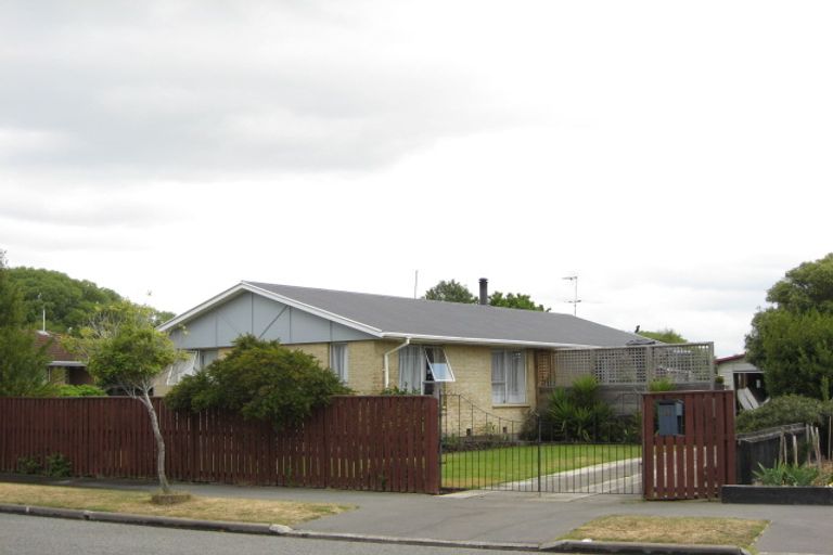 Photo of property in 28 Medina Crescent, Parklands, Christchurch, 8083