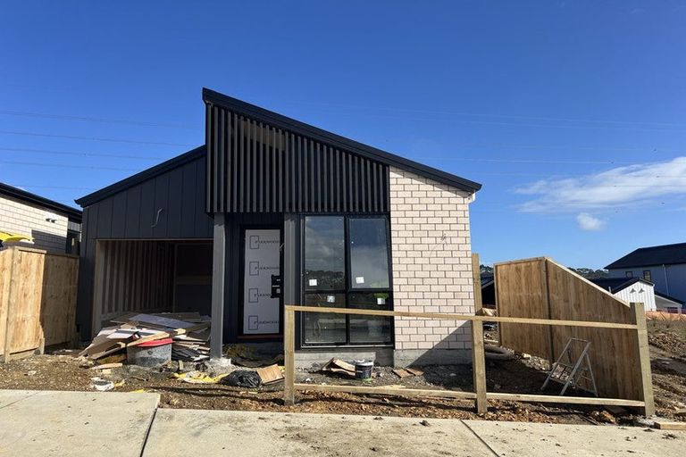 Photo of property in 31 Paretao Street, Massey, Auckland, 0614