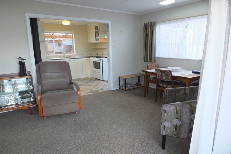 Photo of property in 27 Hennessy Street East, Foxton Beach, Foxton, 4815