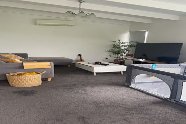 Photo of property in 11 Cottam Grove, Northcross, Auckland, 0632