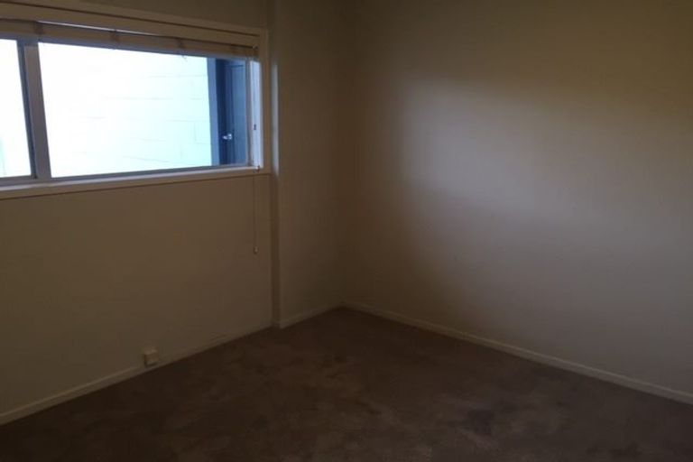 Photo of property in 2/103 Vauxhall Road, Narrow Neck, Auckland, 0624