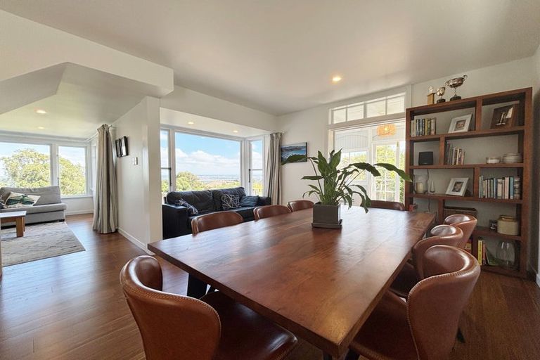 Photo of property in 108 Dyers Pass Road, Cashmere, Christchurch, 8022