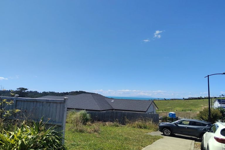 Photo of property in 11 Makomako Drive, Orewa, 0931