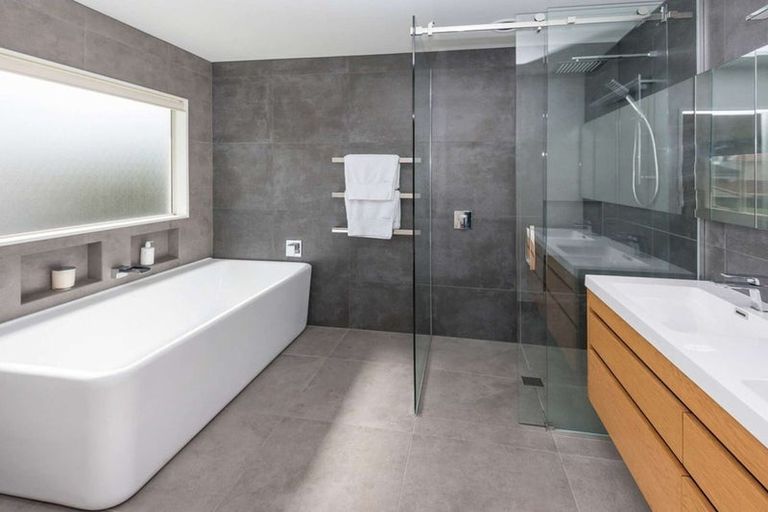 Photo of property in 5 Pintner Place, Somerville, Auckland, 2014