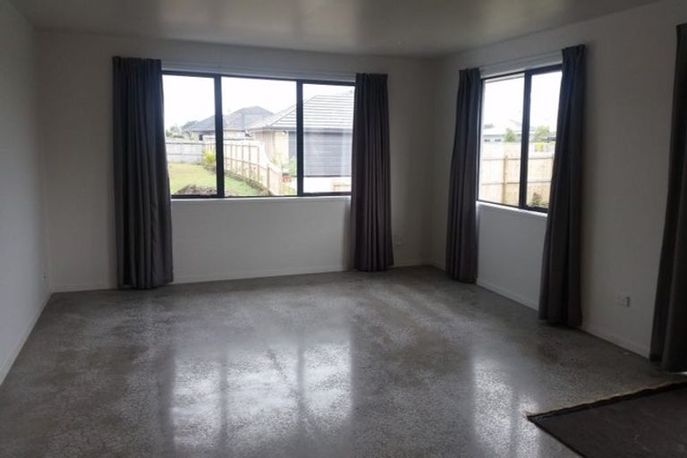 Photo of property in 12 Roto View, One Tree Point, 0118