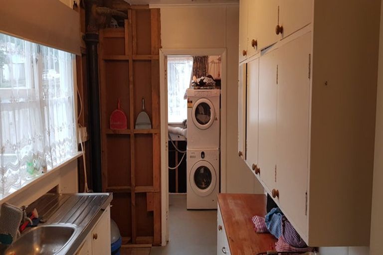 Photo of property in 20-22 Sievers Grove, Cannons Creek, Porirua, 5024