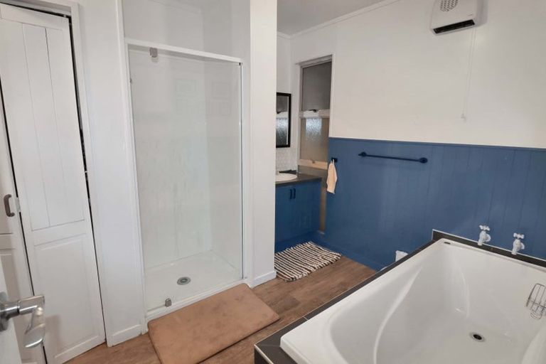 Photo of property in 2a Colchester Crescent, Newlands, Wellington, 6037