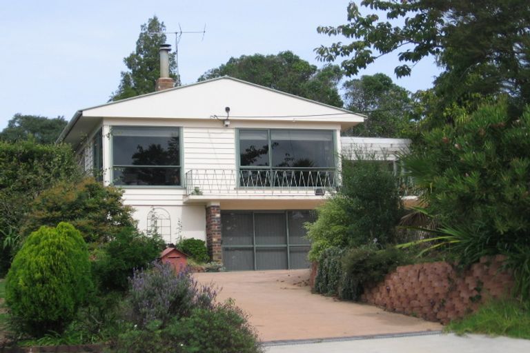 Photo of property in 13 Deane Avenue, Titirangi, Auckland, 0604