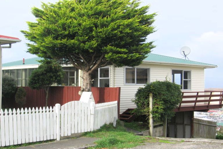 Photo of property in 5 Adair Way, Johnsonville, Wellington, 6037