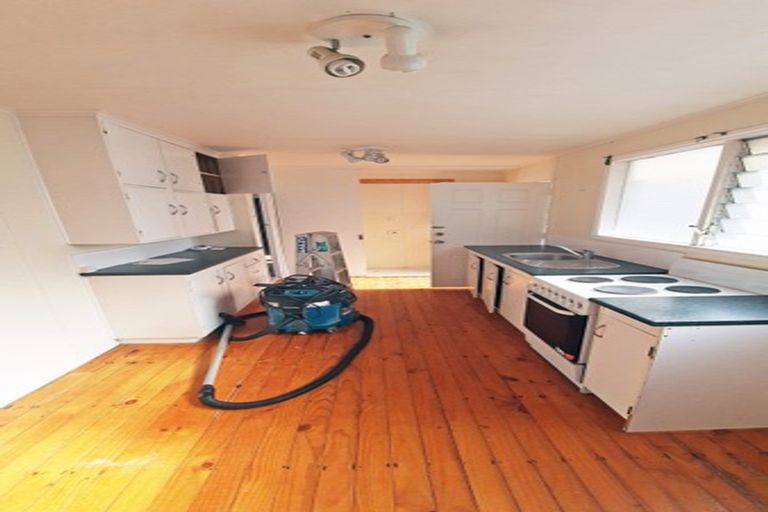 Photo of property in 2/7 Oteha Valley Road, Northcross, Auckland, 0632