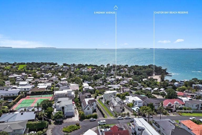 Photo of property in 5 Midway Avenue, Castor Bay, Auckland, 0620