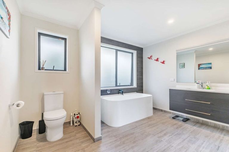 Photo of property in 12 Rehua Place, Waiwhakaiho, New Plymouth, 4312