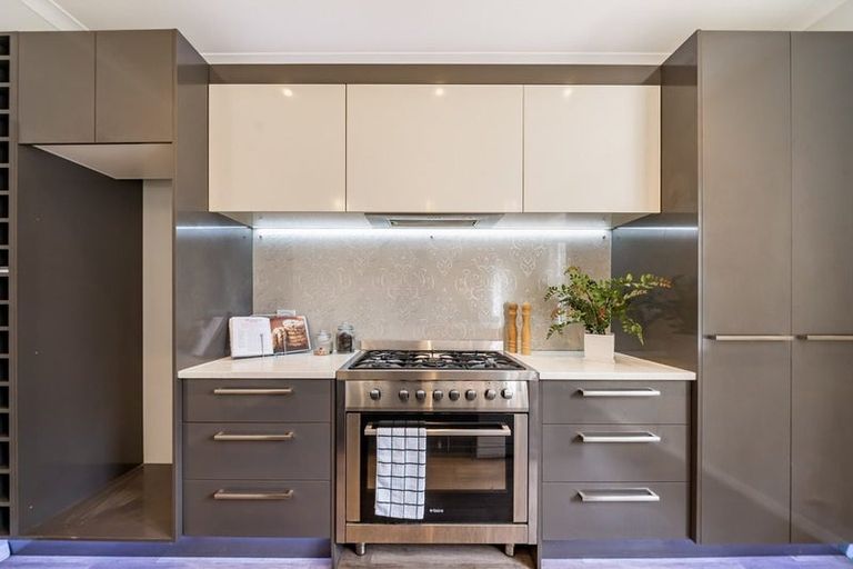 Photo of property in 2 Wood Street, Wallaceville, Upper Hutt, 5018