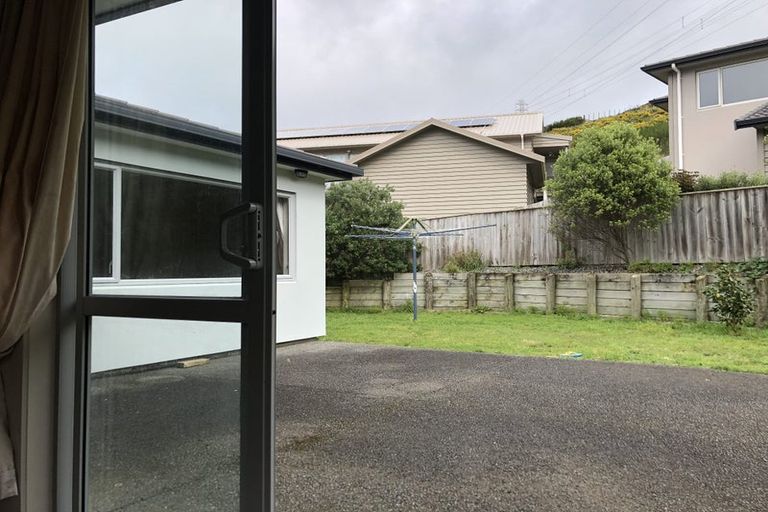 Photo of property in 5 Yarnbrook Grove, Churton Park, Wellington, 6037