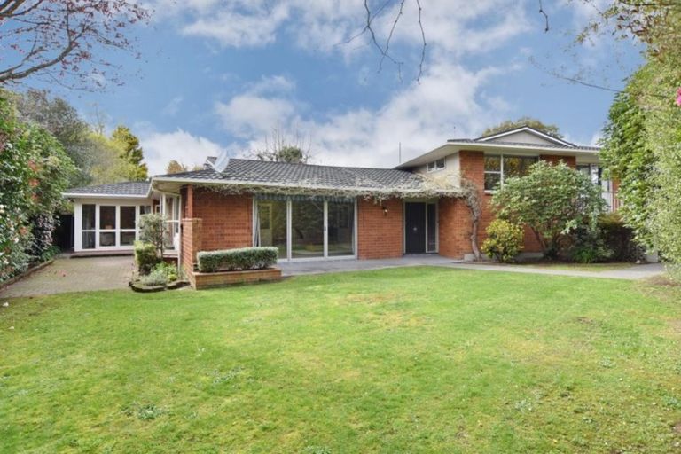 Photo of property in 36 Highfield Place, Avonhead, Christchurch, 8042