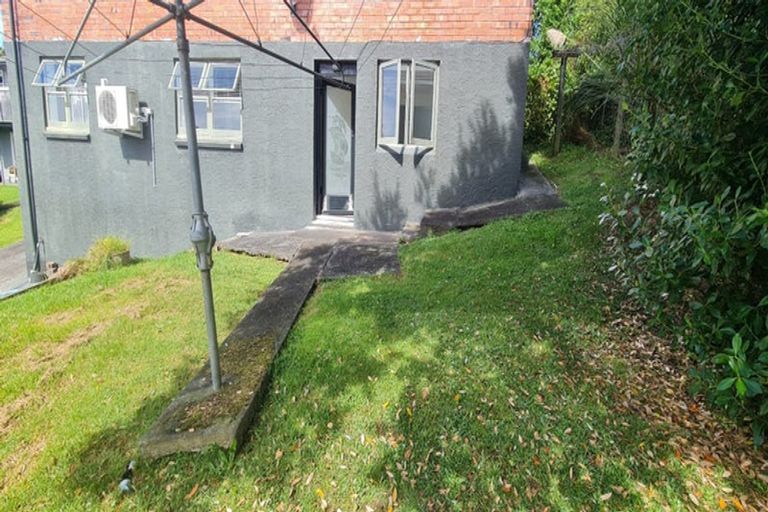 Photo of property in 44 Exmouth Road, Northcote, Auckland, 0627