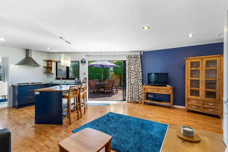 Photo of property in 28 Scarlet Oak Drive, Schnapper Rock, Auckland, 0632