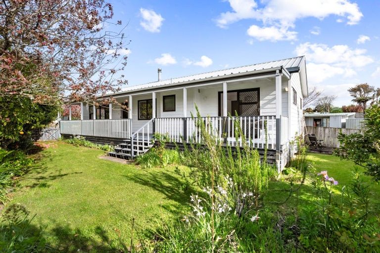 Photo of property in 135 Everitt Crescent, Whangamata, 3620