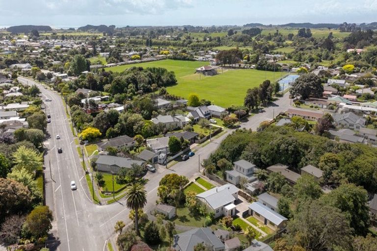 Photo of property in 42 Domain Road, Otaki, 5512