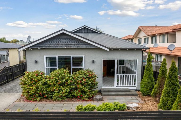 Photo of property in 70 Thackeray Place, Waltham, Christchurch, 8023