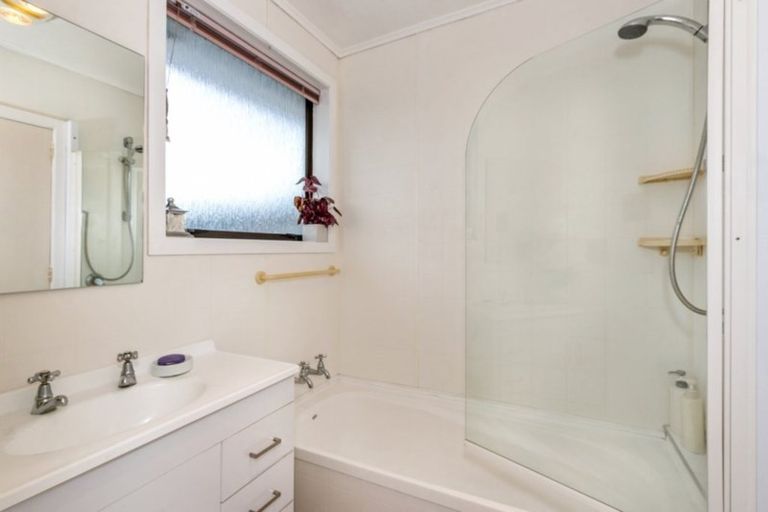 Photo of property in 29 Denise Crescent, Hornby, Christchurch, 8042