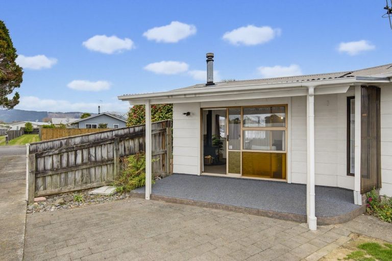 Photo of property in 19 Rimu Street, Levin, 5510