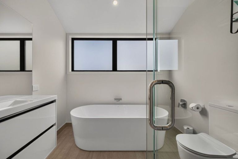 Photo of property in 25 Double Cone Road, Jacks Point, Queenstown, 9371
