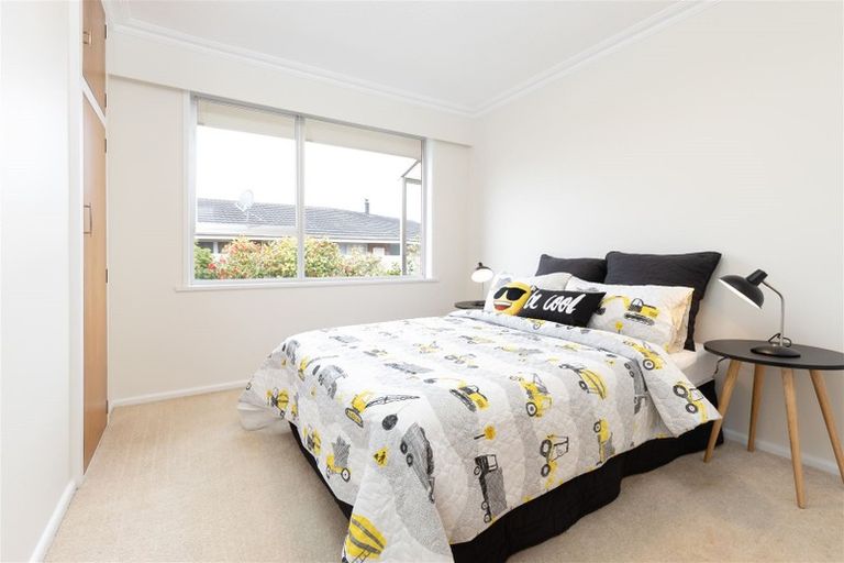 Photo of property in 6 Camberwell Place, Avonhead, Christchurch, 8042