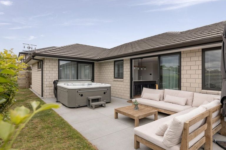 Photo of property in 8 Oyster Place, Omokoroa, 3114